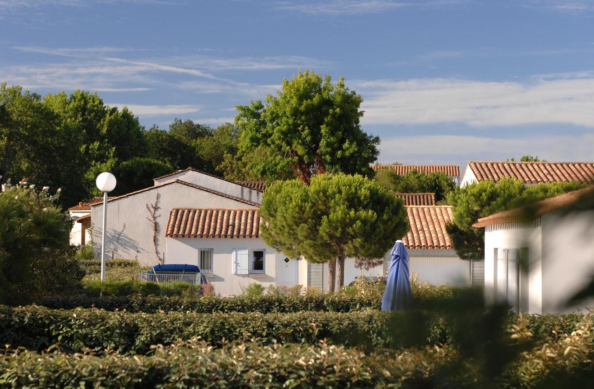 Residence Odalys Le Village Des Amareyeurs Le Chateau-d'Oleron Luaran gambar