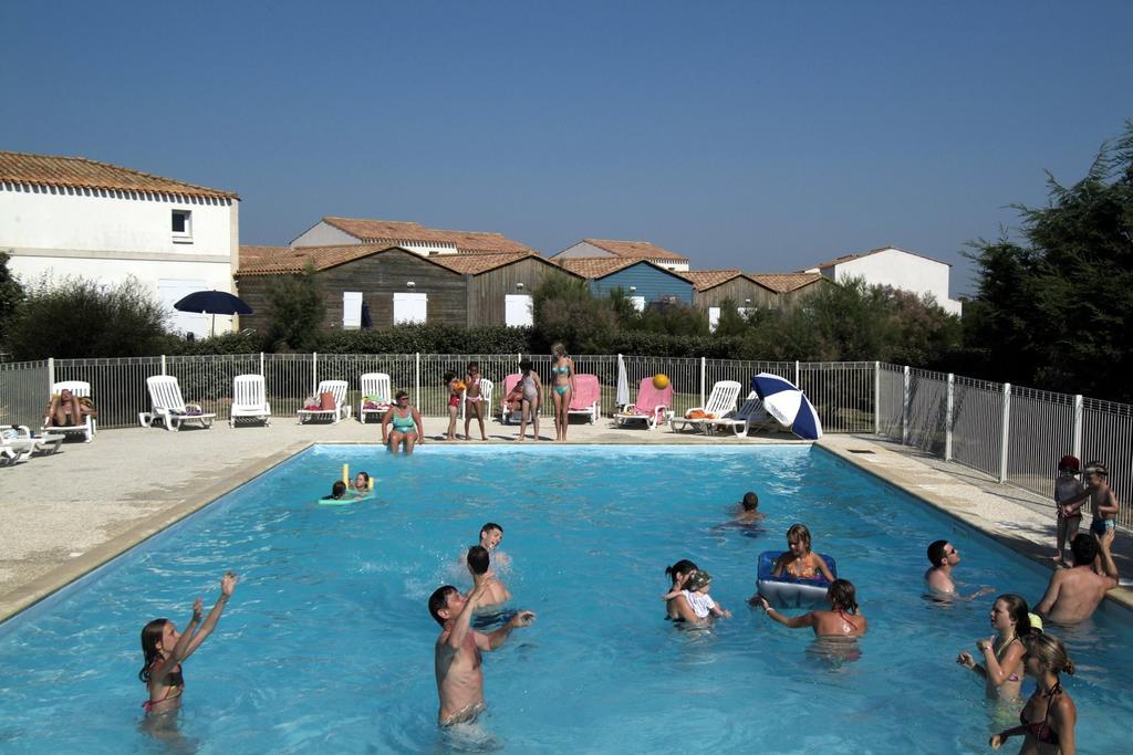 Residence Odalys Le Village Des Amareyeurs Le Chateau-d'Oleron Luaran gambar