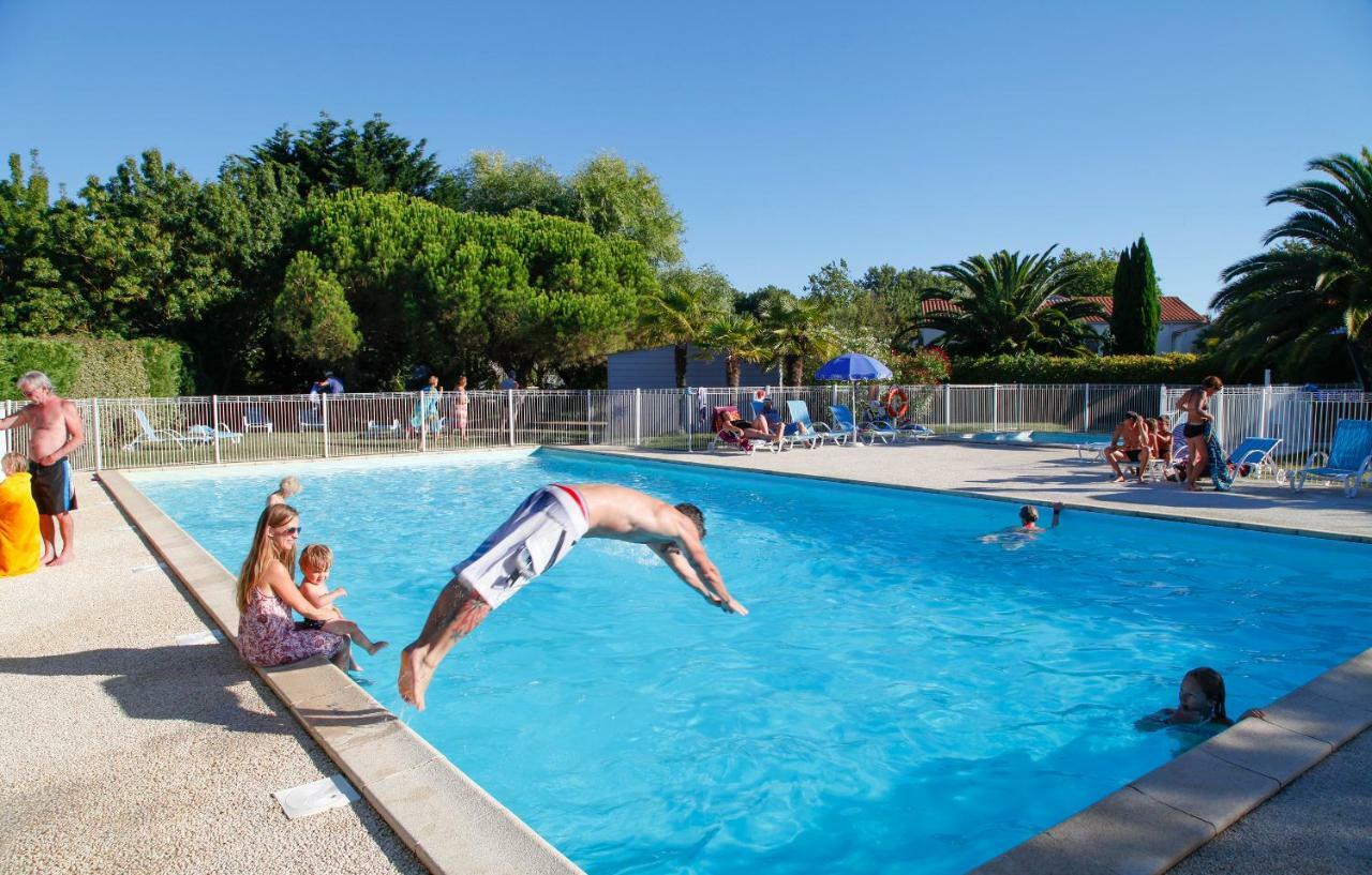 Residence Odalys Le Village Des Amareyeurs Le Chateau-d'Oleron Luaran gambar